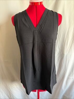 Sleek Black V-Neck Sleeveless Camisole